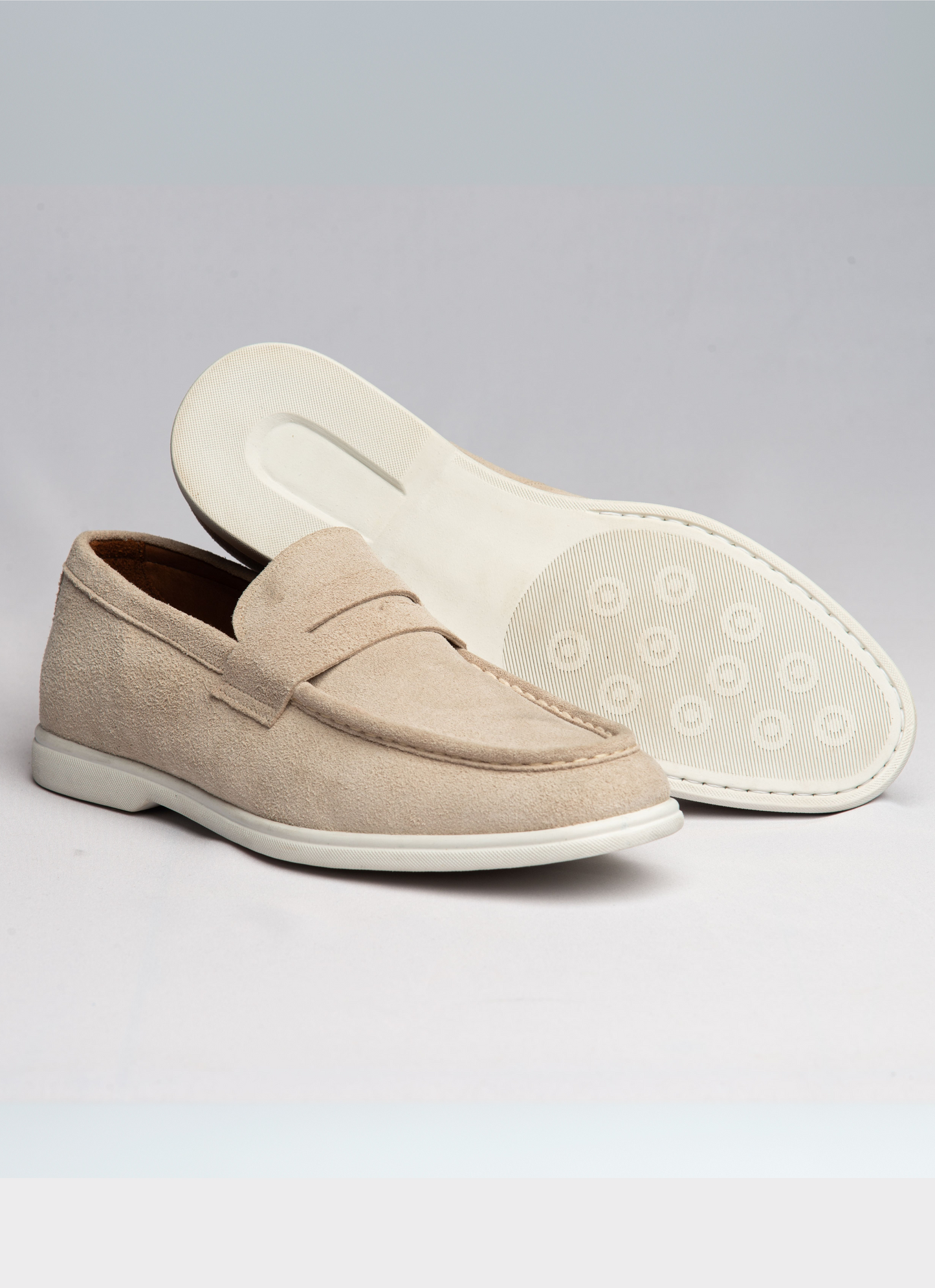 Loafer em Camurça Solado Branco