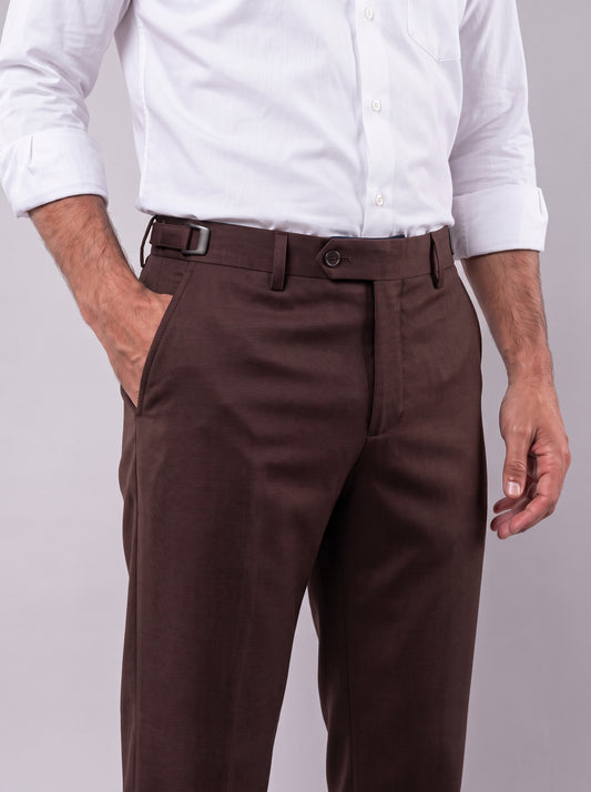 Calça de Alfaiataria com Ajustador Lateral de Fivela - Marrom