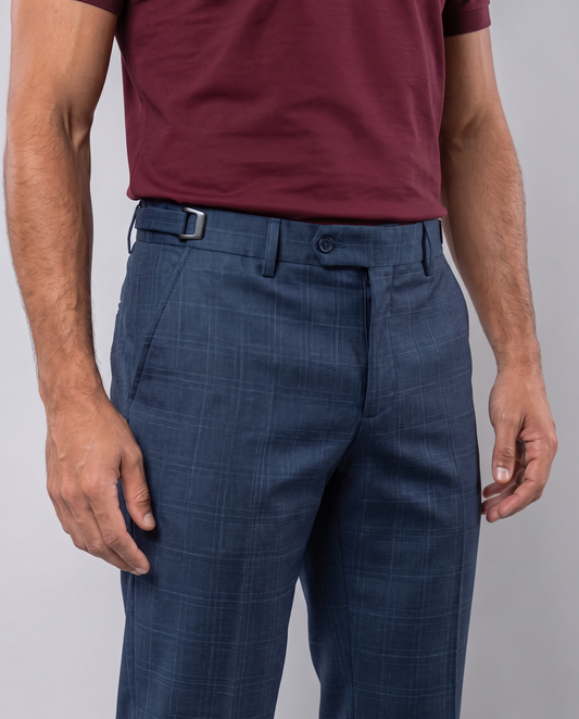 Calça de Alfaiataria com Ajustador Lateral de Fivela